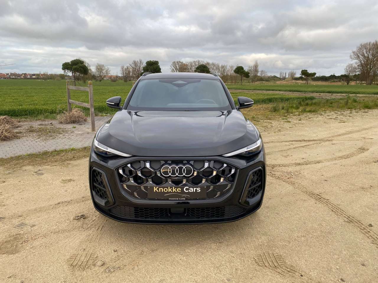 Audi Q5 S-Line Uitvoering,Sfeerverlichting,Verw zetels,Camera,Adaptieve cruiscontrol,Elektrische koffer,LED koplichten,Black Pack
