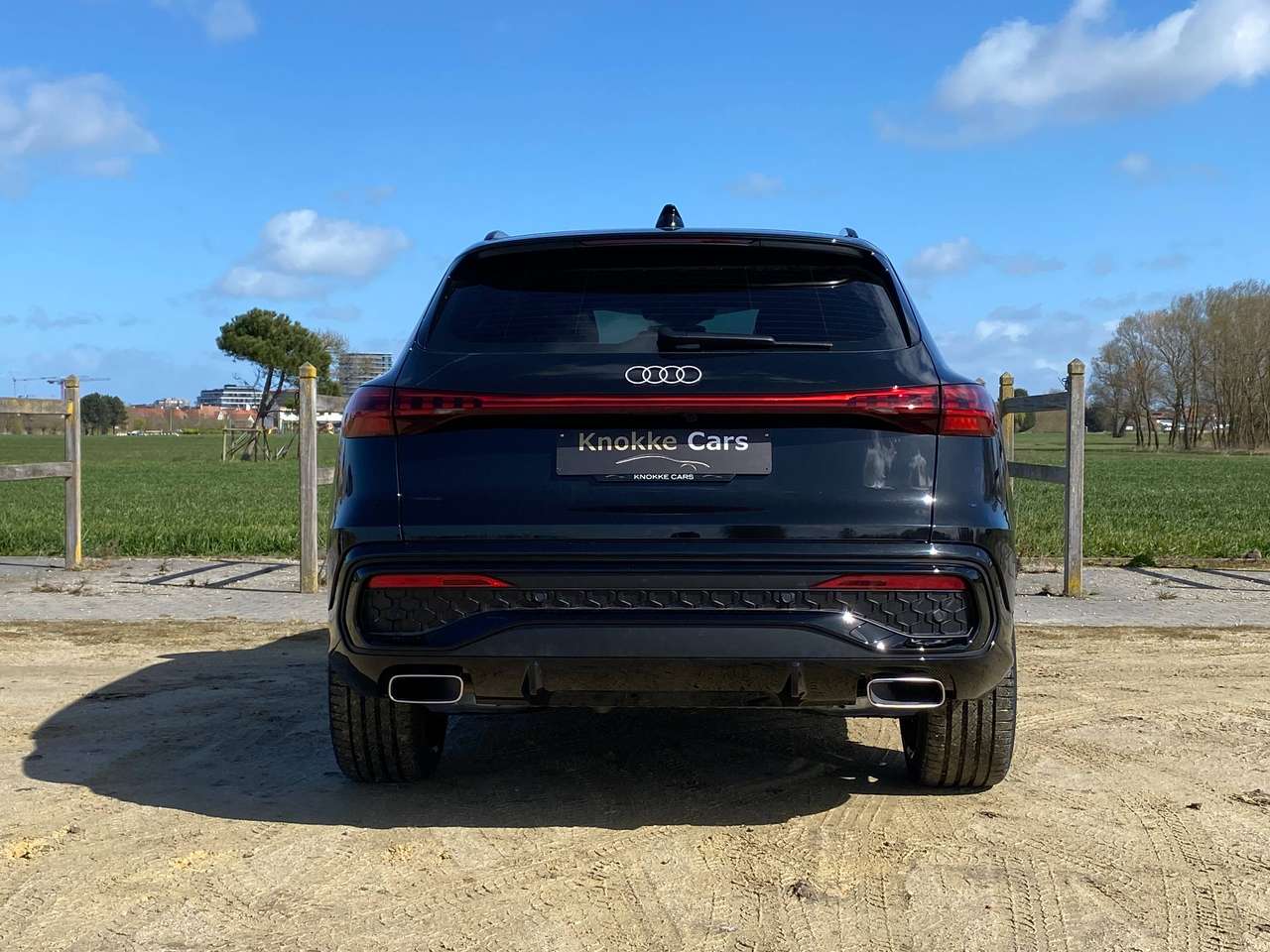 Audi Q5 S-Line Uitvoering,Sfeerverlichting,Verw zetels,Camera,Adaptieve cruiscontrol,Elektrische koffer,LED koplichten,Black Pack
