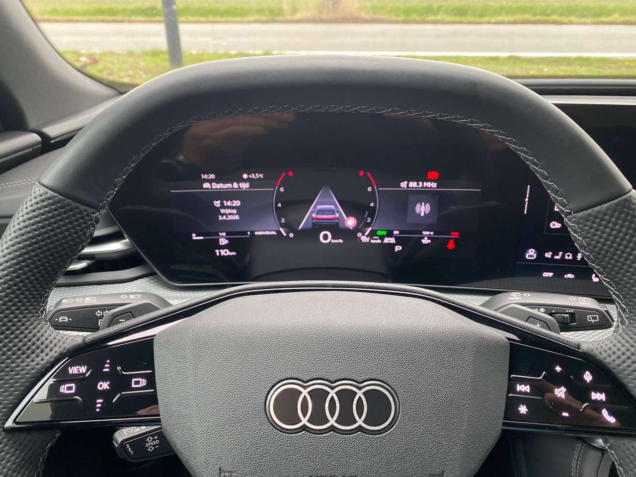 Audi Q5 S-Line Uitvoering,Sfeerverlichting,Verw zetels,Camera,Adaptieve cruiscontrol,Elektrische koffer,LED koplichten,Black Pack