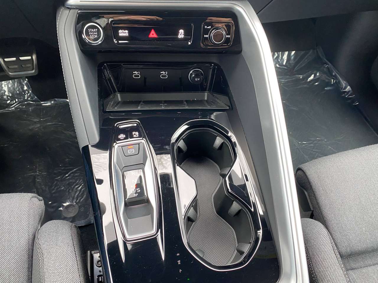 Audi Q5 S-Line Uitvoering,Sfeerverlichting,Verw zetels,Camera,Adaptieve cruiscontrol,Elektrische koffer,LED koplichten,Black Pack