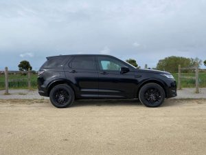 Land Rover Discovery Sport Plug in Hybrid,R-Dynamic,Leder,Elekt zetels,Parkeerassist met Camera,Zwarte velgen,Privacy Glass,Navigatie