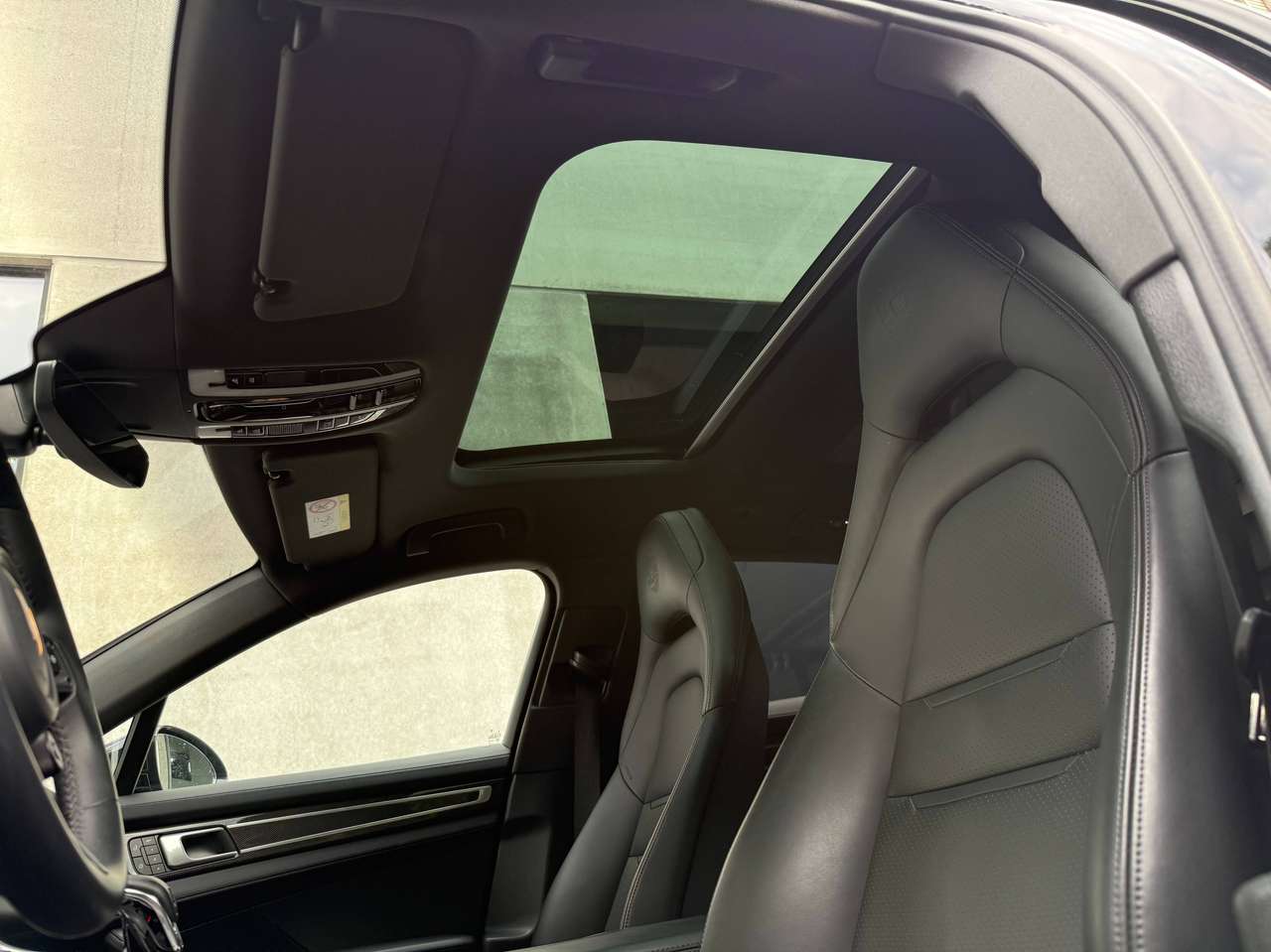 Porsche Panamera Porsche onderhoud,Turismo,Panamera 4 e-Hybrid,Panodak,Sportuitlaten,Niveau regeling,Privacy glass,Memory seats,Platinium