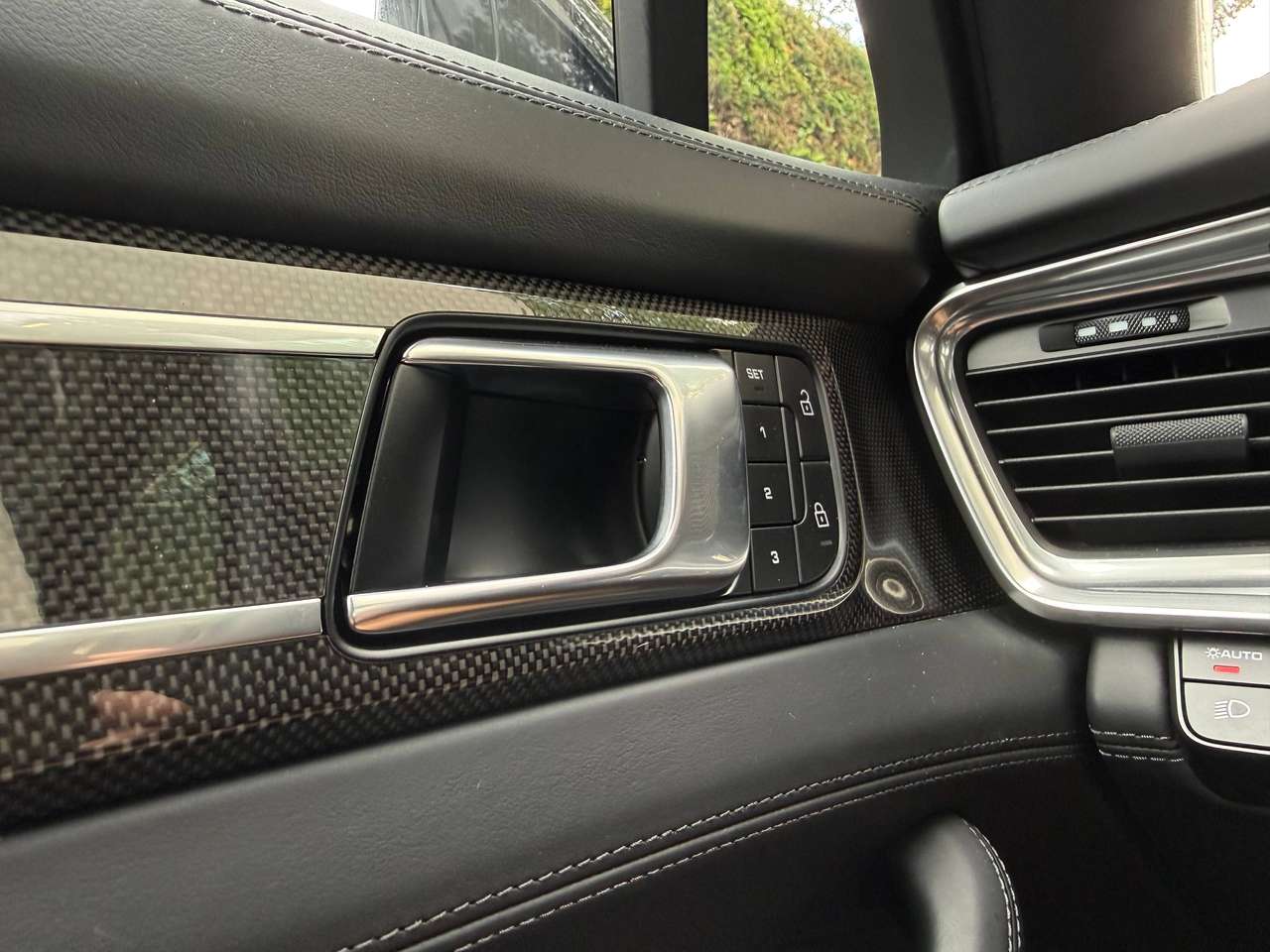 Porsche Panamera Porsche onderhoud,Turismo,Panamera 4 e-Hybrid,Panodak,Sportuitlaten,Niveau regeling,Privacy glass,Memory seats,Platinium