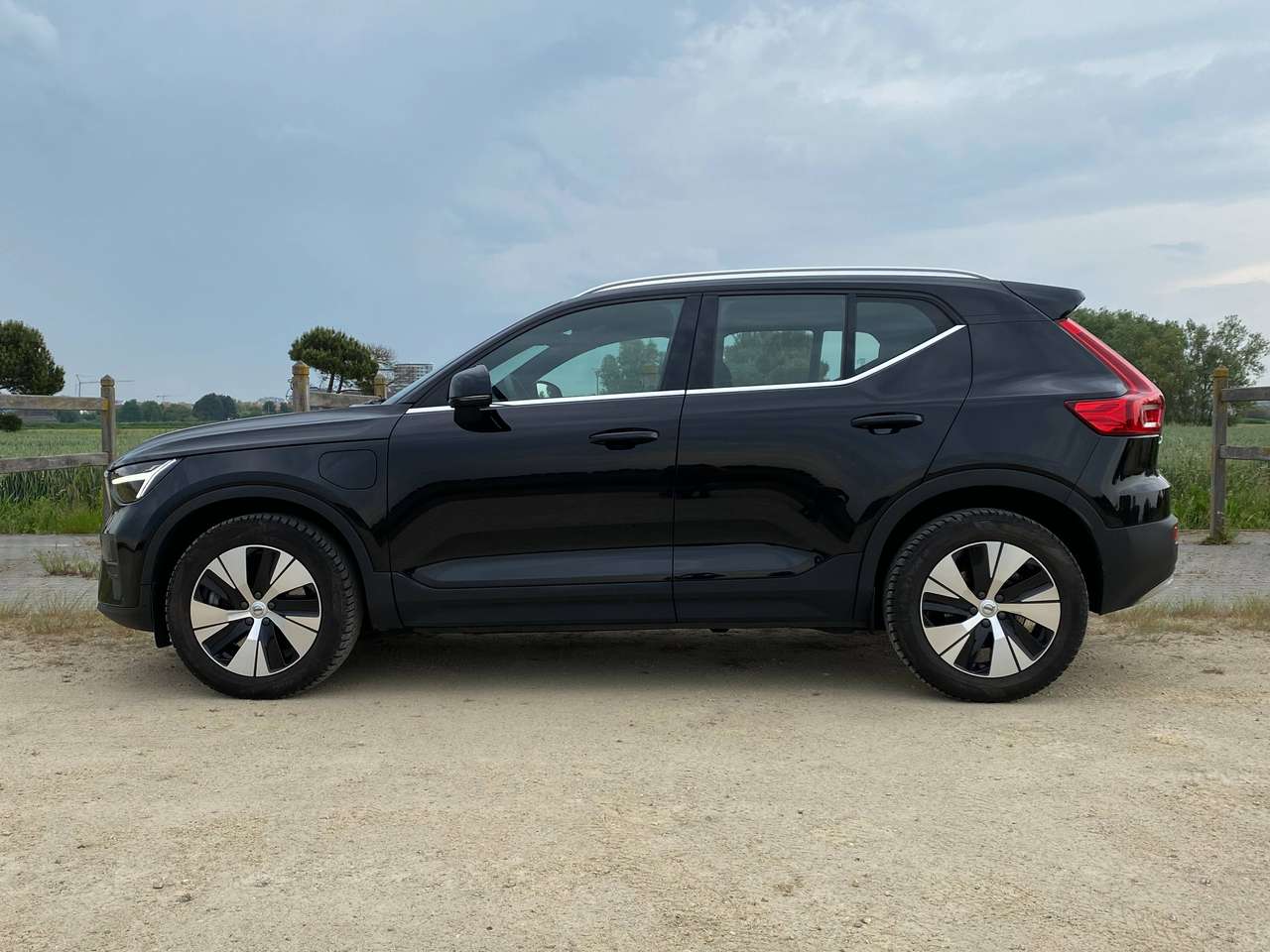 Volvo XC40 Als Nieuw,Elektrische trekhaak,Apple carplay,Parkeerhulp met camera,Key-less,Inductielader