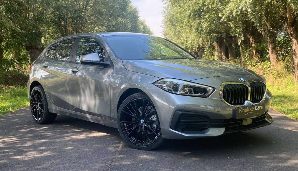 BMW 118 Parkassist voor/achter+Camera,Navigatie,automaat,Privacy glas,Alulunium 19' velgen,Cruiscontrol,NIEUWE STAAT