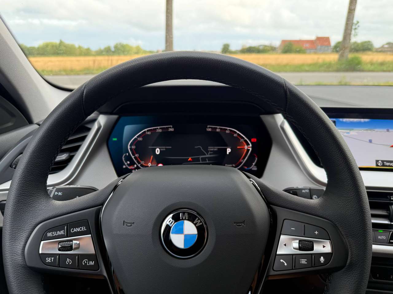 BMW 118 Parkassist voor/achter+Camera,Navigatie,automaat,Privacy glas,Alulunium 19′ velgen,Cruiscontrol,NIEUWE STAAT