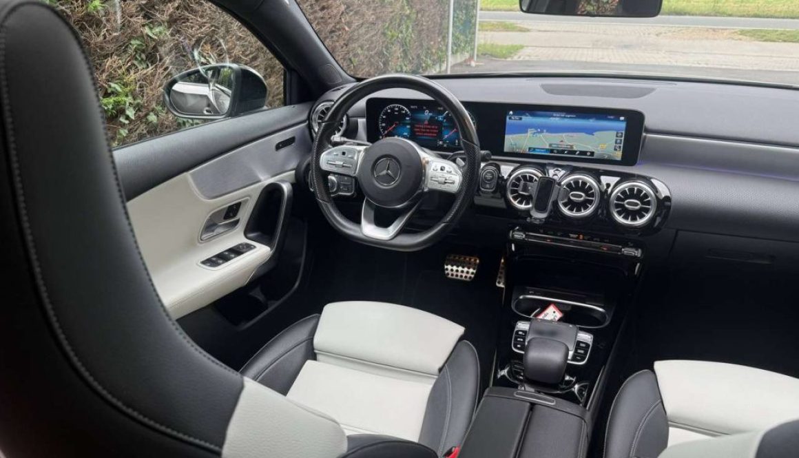 Mercedes-Benz A 200 AMG-Pack,Open pano dak,Parkeerhulp camera,Navigatie