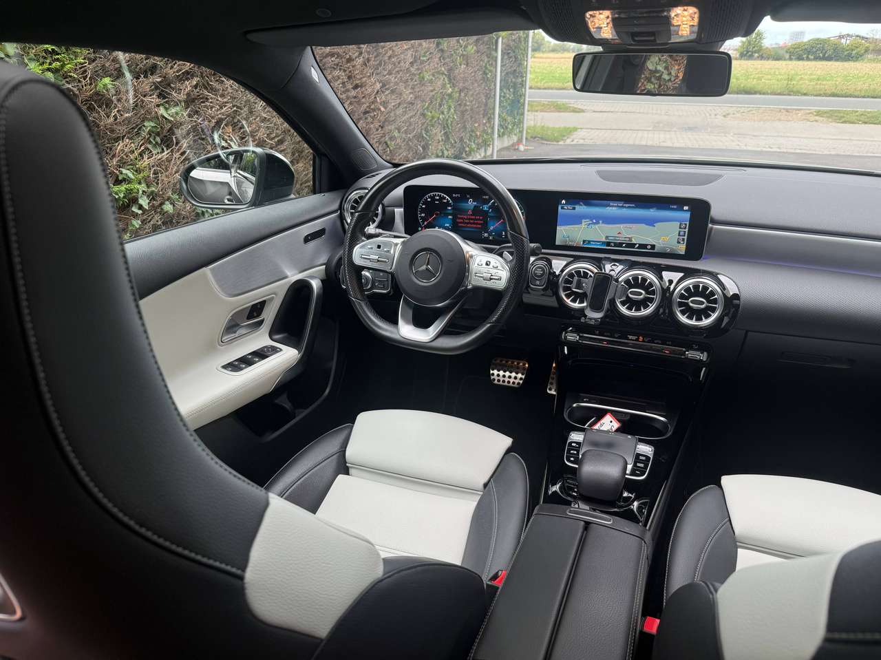 Mercedes-Benz A 200 AMG-Pack,Open pano dak,Parkeerhulp camera,Navigatie