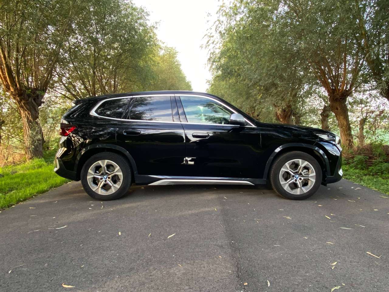 BMW iX1 X-Drive30,Leder,Camera,Gps,Privacy Glass,Parkassist voor en achter,Elektrische koffer,Led koplichten,