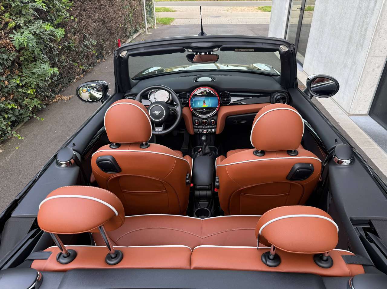 MINI Cooper Cabrio Leder bruin,Sportzetels,Verwarmde zetels,Leder Sportstuir,Naviagtie,Comforttoegang,Elektrisch kap,LED lichten,Parkassist