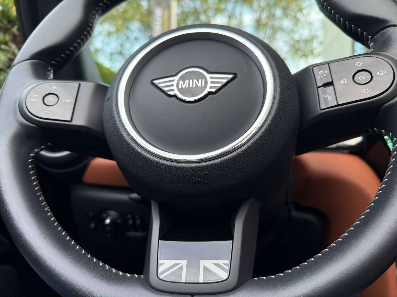 MINI Cooper Cabrio Leder bruin,Sportzetels,Verwarmde zetels,Leder Sportstuir,Naviagtie,Comforttoegang,Elektrisch kap,LED lichten,Parkassist
