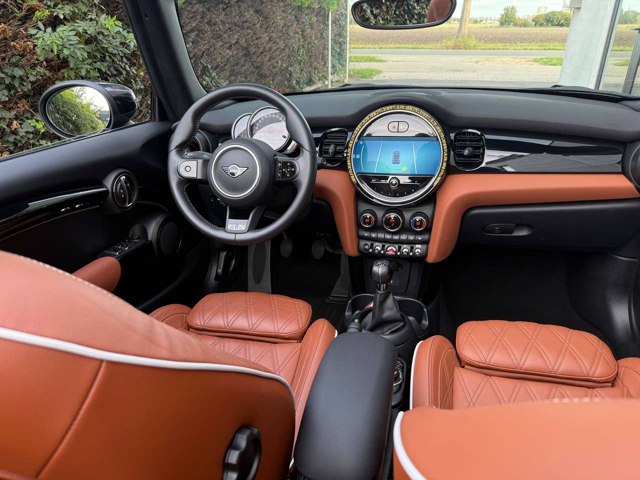 MINI Cooper Cabrio Leder bruin,Sportzetels,Verwarmde zetels,Leder Sportstuir,Naviagtie,Comforttoegang,Elektrisch kap,LED lichten,Parkassist