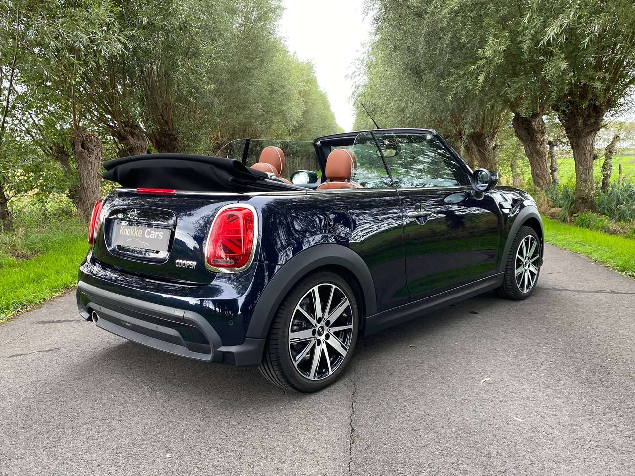 MINI Cooper Cabrio Leder bruin,Sportzetels,Verwarmde zetels,Leder Sportstuir,Naviagtie,Comforttoegang,Elektrisch kap,LED lichten,Parkassist